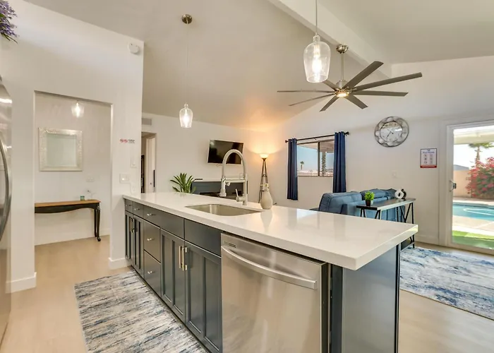 Holiday home 11 Mi To Dtwn Phoenix: Main House W/ Outdoor Oasis Phoenix