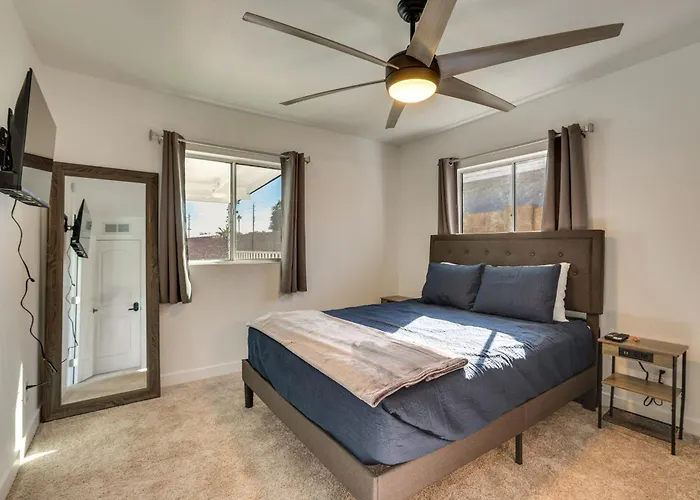 Holiday home 11 Mi To Dtwn Phoenix: Main House W/ Outdoor Oasis