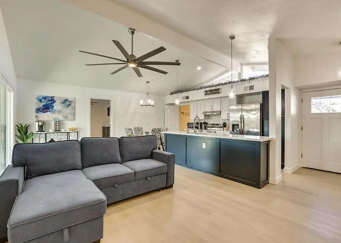 Holiday home 11 Mi To Dtwn Phoenix: Main House W/ Outdoor Oasis *