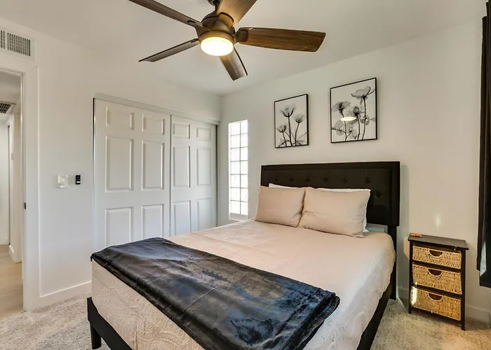 Holiday home 11 Mi To Dtwn Phoenix: Main House W/ Outdoor Oasis *