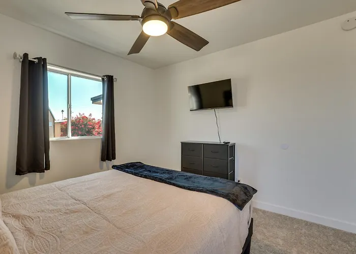 Holiday home 11 Mi To Dtwn Phoenix: Main House W/ Outdoor Oasis *